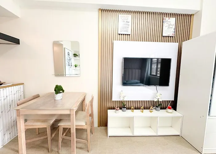 Be Stylish Wifi, Netflix, Center アパート セブ市